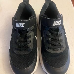 Kids Nike shoes. Great shape. Size 11c and size 1 available in kids.